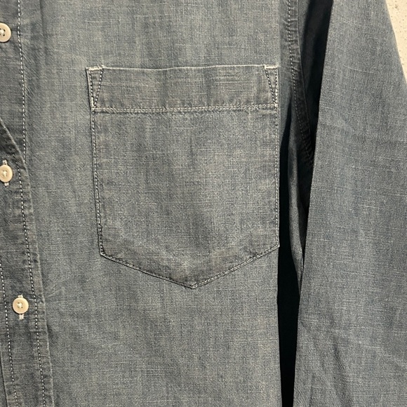 GAP Men's Casual Blue Button Down Shirt - Picture 3 of 4